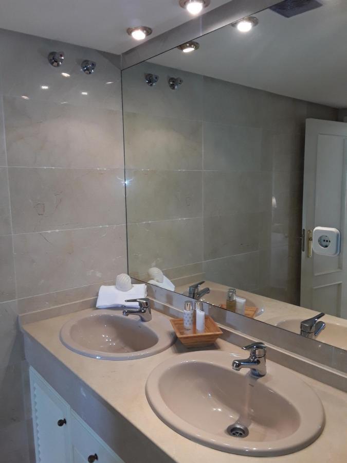 Beachfront Neptuno I, Complex,Views,Pool,Garden, Elviria Marbella Exterior foto