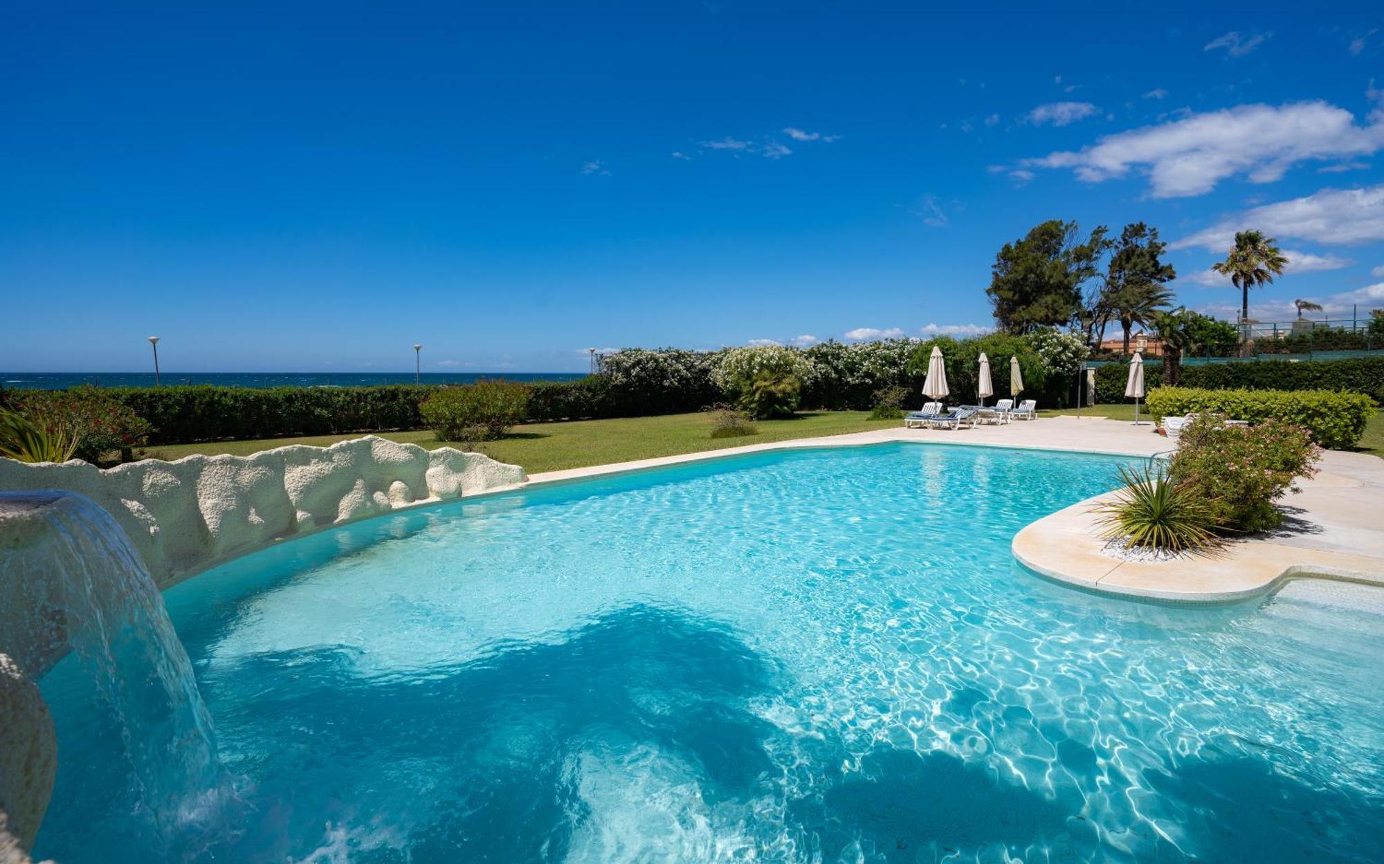 Beachfront Neptuno I, Complex,Views,Pool,Garden, Elviria Marbella Exterior foto