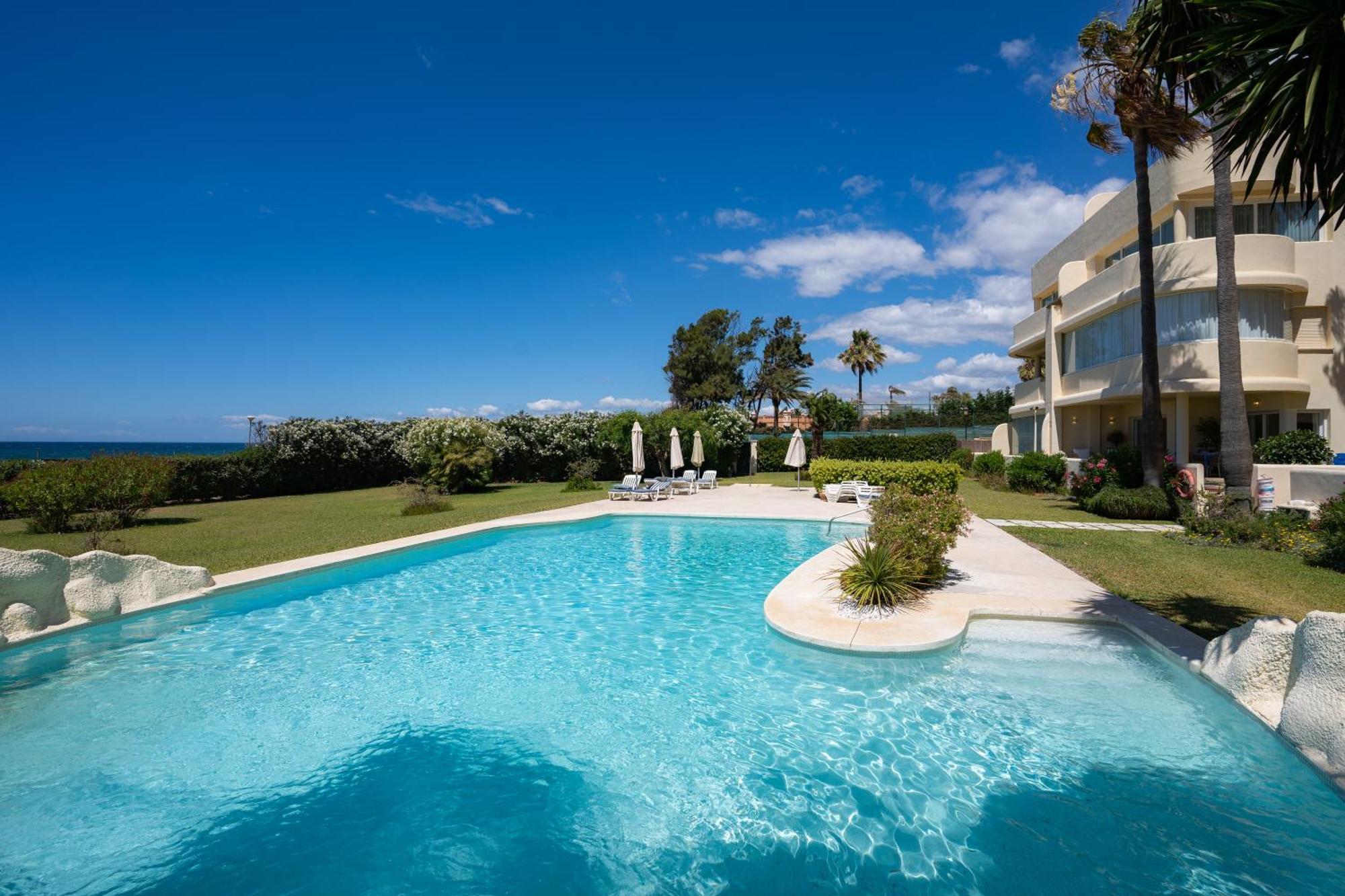 Beachfront Neptuno I, Complex,Views,Pool,Garden, Elviria Marbella Exterior foto